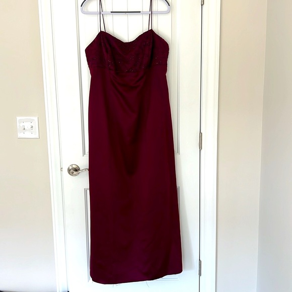 Burgundy wine, maroon gown Mother of bride/groom, size 12/14. 40” bust, prom - Picture 1 of 9